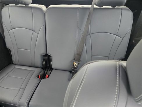 Used 2023 Buick Enclave Premium image 11