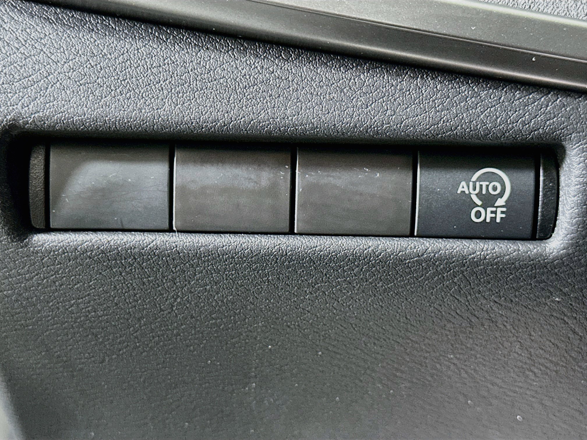 Used 2025 Nissan Kicks SV FWD image 17