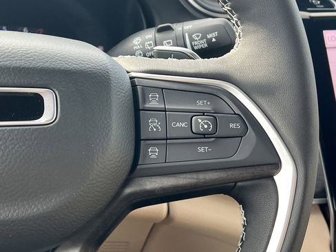 New 2025 Jeep Grand Cherokee Limited w/ Luxury Tech Group II image 12