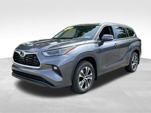 Used 2025 Toyota Highlander XLE AWD/4WD image 1