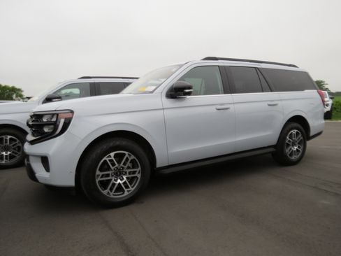 Used 2025 Ford Expedition Max Active AWD/4WD image 4