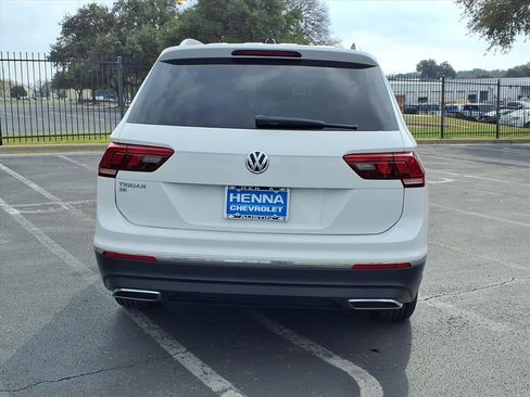 Used 2020 Volkswagen Tiguan SE w/ Panoramic Sunroof Package image 8