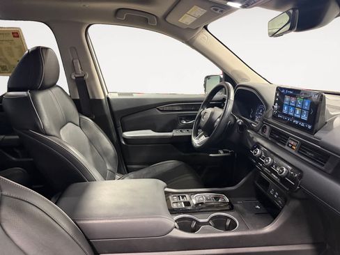 Used 2025 Honda Pilot Elite image 16