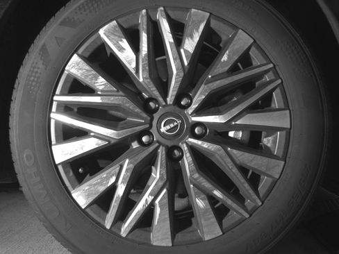 Used 2025 Nissan Altima 2.5 SV FWD image 13