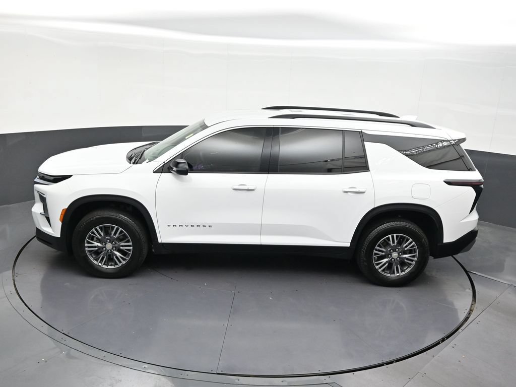 Used 2026 Chevrolet Traverse LT FWD image 18