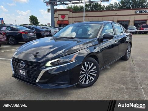 Used 2025 Nissan Altima 2.5 SV image 1