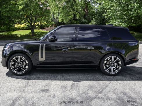 Used 2025 Land Rover Range Rover Long Wheelbase SE AWD/4WD image 3