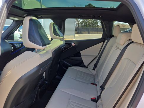 Used 2025 BMW X3 xDrive30i w/ Premium Package image 13