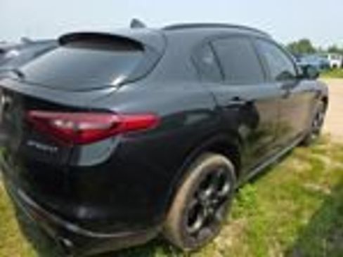 Used 2023 Alfa Romeo Stelvio Veloce AWD/4WD image 6