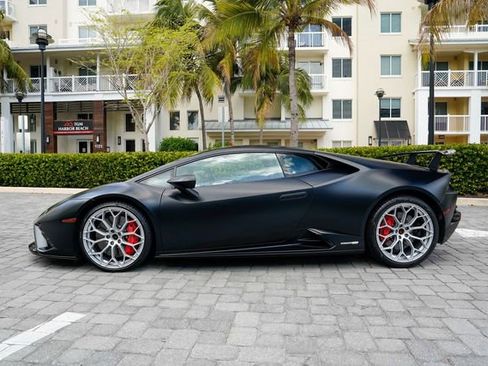 Used 2022 Lamborghini Huracan EVO image 15