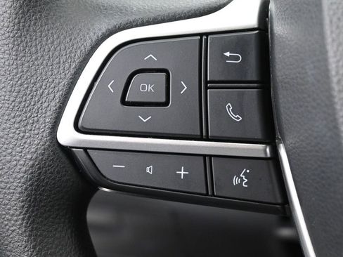 Used 2023 Toyota Highlander L FWD image 17