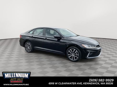 Used 2025 Volkswagen Jetta SE FWD image 1