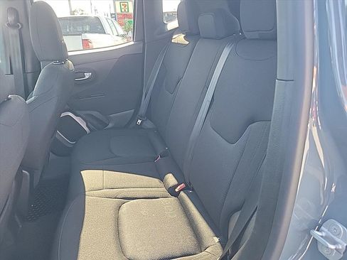 Used 2017 Jeep Renegade Latitude w/ Cold Weather Group AWD/4WD image 17