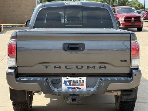 Used 2022 Toyota Tacoma TRD Off-Road w/ TRD Premium Off Road Package AWD/4WD image 6