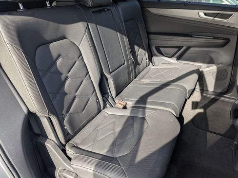 Used 2025 Volkswagen Atlas Cross Sport SE image 29