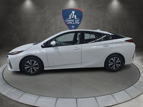 Used 2019 Toyota Prius Prime Premium image 2