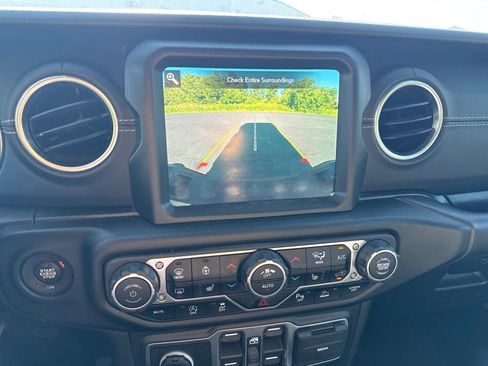 Used 2020 Jeep Gladiator Overland AWD/4WD image 14