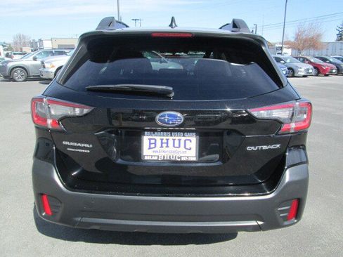Used 2022 Subaru Outback Premium image 5