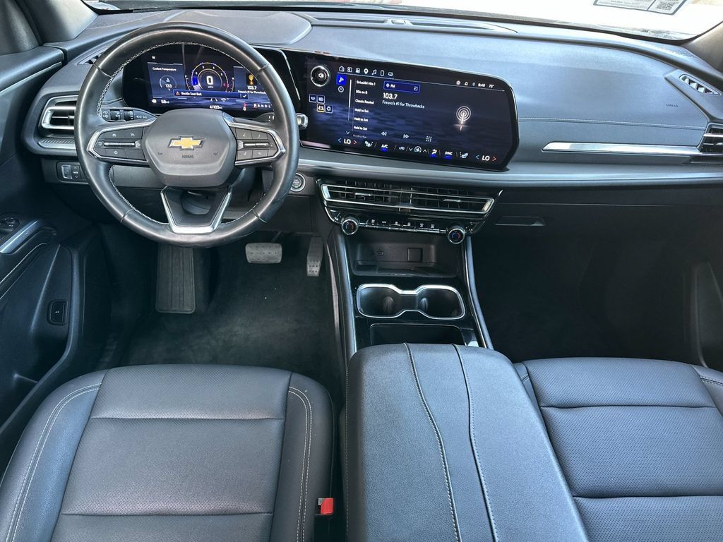 Used 2025 Chevrolet Traverse LT FWD image 15