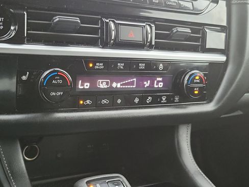 Used 2025 Nissan Pathfinder SL AWD/4WD image 29