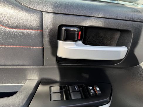 Used 2017 Toyota Tundra SR5 image 13