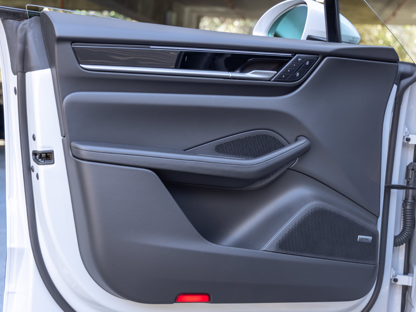 Certified 2025 Porsche Macan Electric RWD image 24
