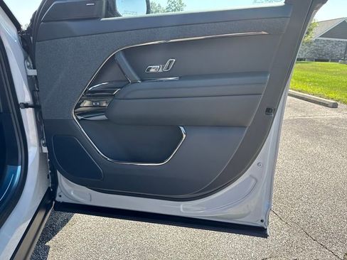 New 2025 Land Rover Range Rover Sport SE image 15