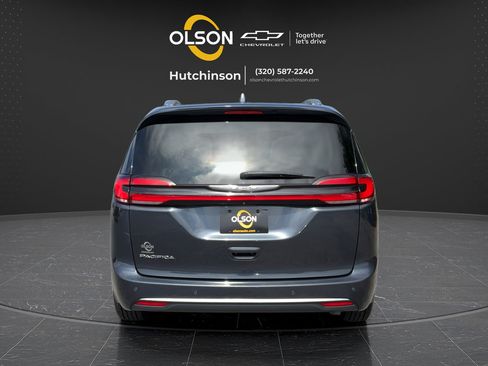 Used 2021 Chrysler Pacifica Touring-L FWD image 12
