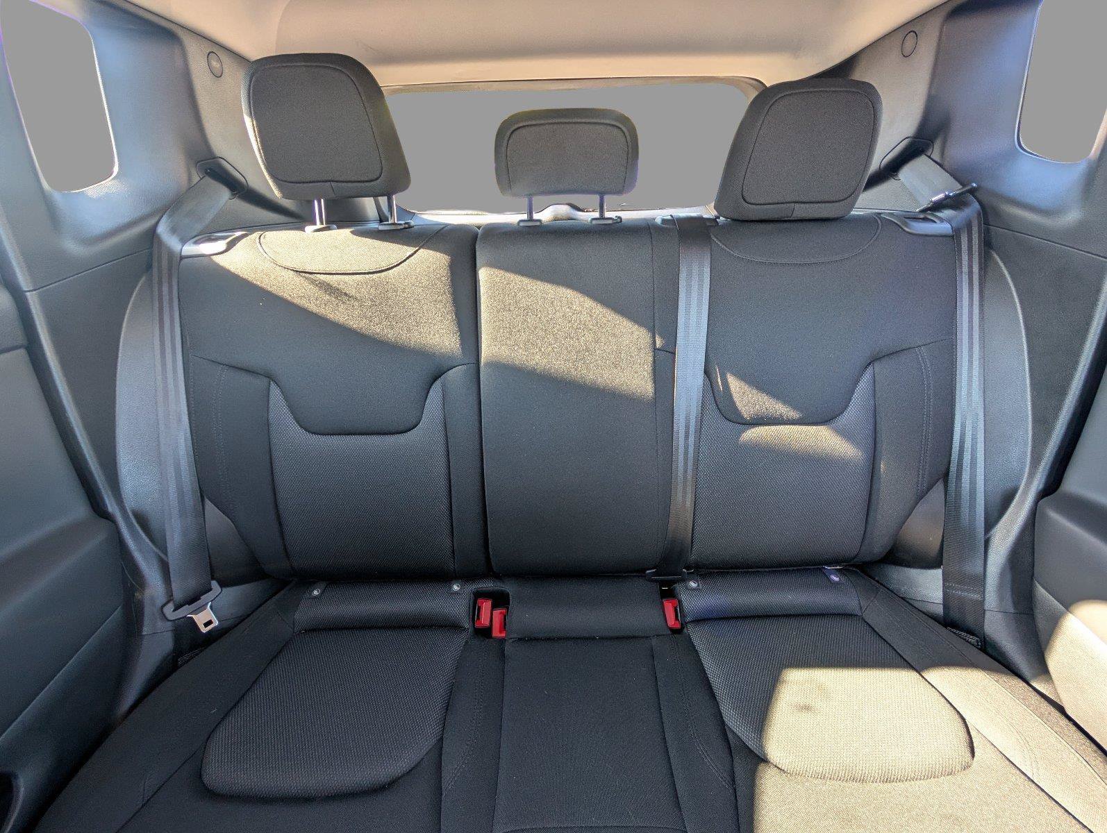 Used 2023 Jeep Renegade Latitude AWD/4WD image 31