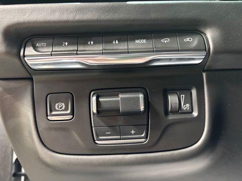 Used 2025 Cadillac Escalade Sport Platinum w/ LPO, ONYX Package AWD/4WD image 22