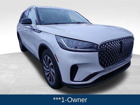 Used 2025 Lincoln Aviator AWD image 8