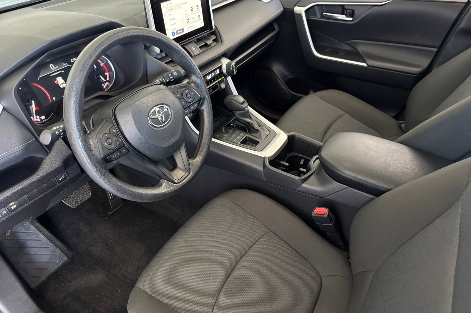 Used 2025 Toyota RAV4 XLE w/ Convenience Package AWD/4WD image 4