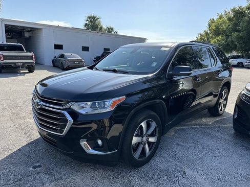 Used 2021 Chevrolet Traverse LT w/ LT Premium Package FWD image 6