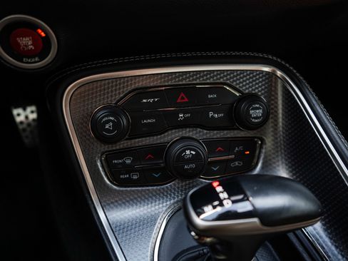 Used 2015 Dodge Challenger SRT Hellcat RWD image 23