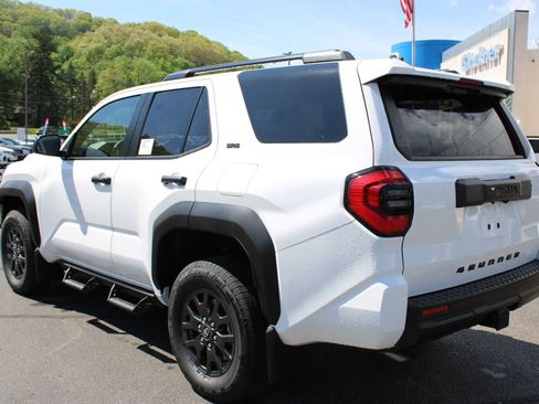 New 2026 Toyota 4Runner SR5 AWD/4WD image 9