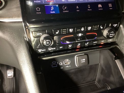 Used 2023 Jeep Grand Cherokee L Overland AWD/4WD image 16