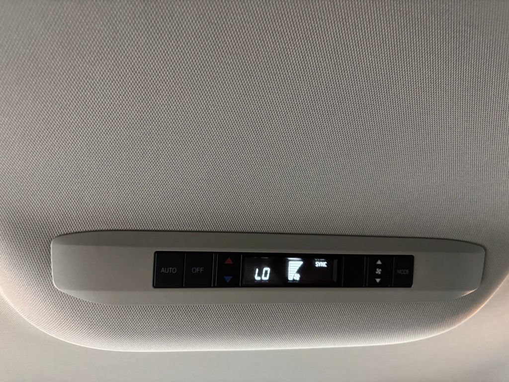 Used 2026 Toyota Sienna LE AWD/4WD image 51