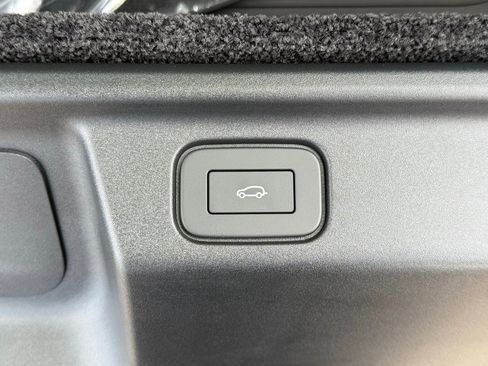 New 2025 Land Rover Range Rover SE image 36