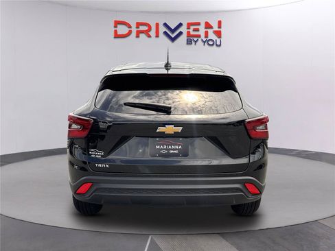 Used 2025 Chevrolet Trax LS FWD image 5