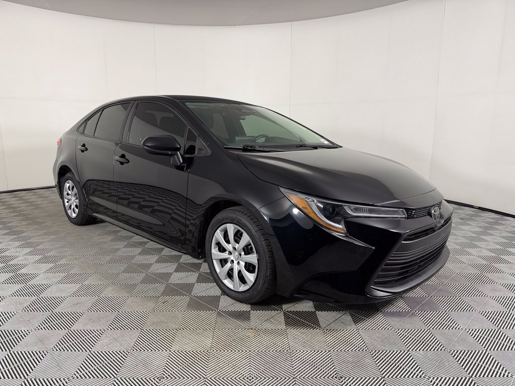 Used 2024 Toyota Corolla LE FWD image 4