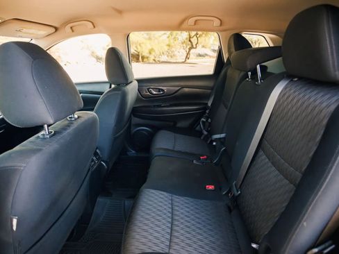 Used 2020 Nissan Rogue SV w/ Premium Package image 27