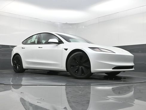 Used 2024 Tesla Model 3 Standard Range RWD image 24