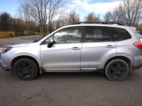 Used 2017 Subaru Forester 2.5i Touring AWD/4WD image 2
