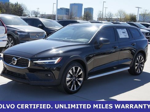 New 2025 Volvo V60 B5 Cross Country Ultra w/ Protection Package Premier image 2