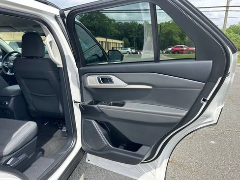 Used 2025 Ford Explorer Active AWD/4WD image 20