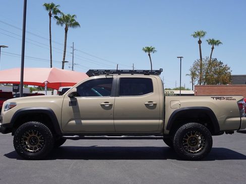 Used 2020 Toyota Tacoma TRD Off-Road w/ Technology Package RWD image 2