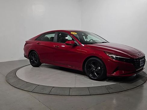Certified 2022 Hyundai Elantra SEL FWD image 9