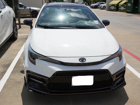 Used 2022 Toyota Corolla SE FWD image 2