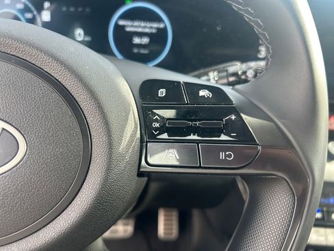 Used 2025 Hyundai Elantra SEL FWD image 18