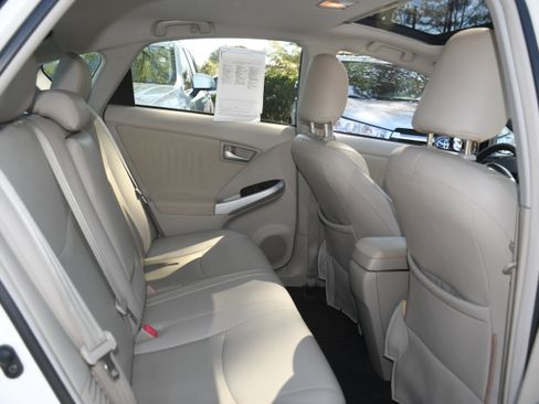 Used 2015 Toyota Prius Three w/ Solar Roof Package image 18